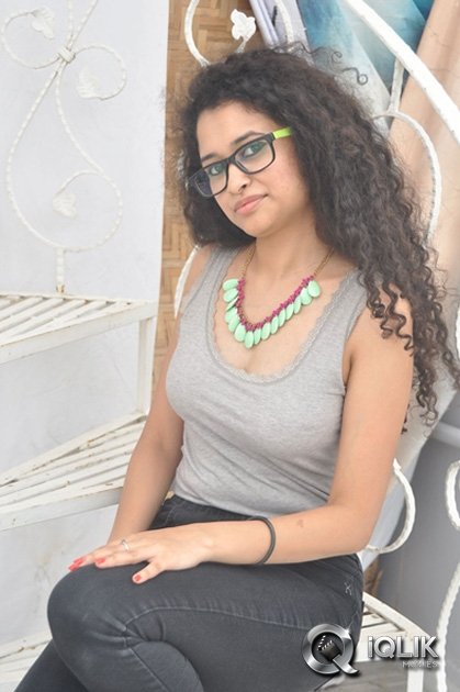 Soumya-Sukumar-at-Pora-Pove-Movie-Success-Meet